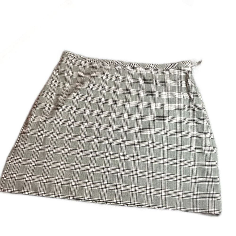 Banana Republic Women's Size 12 Plaid Wrap Mini Skirt Gray Pink Lined Stretch